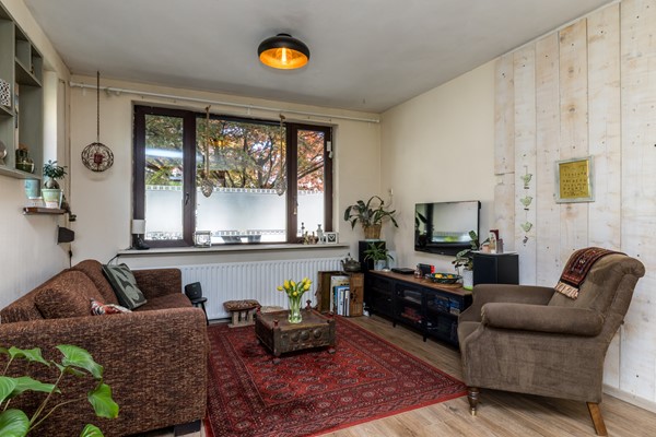 Foto - Te koop: Vlakbij het winkelcentrum in het geliefde, rustige Schaesberg ligt deze charmante, geïsoleerde hoekwoning met een verrassend ruime, multifunctionele zolderverdieping. 